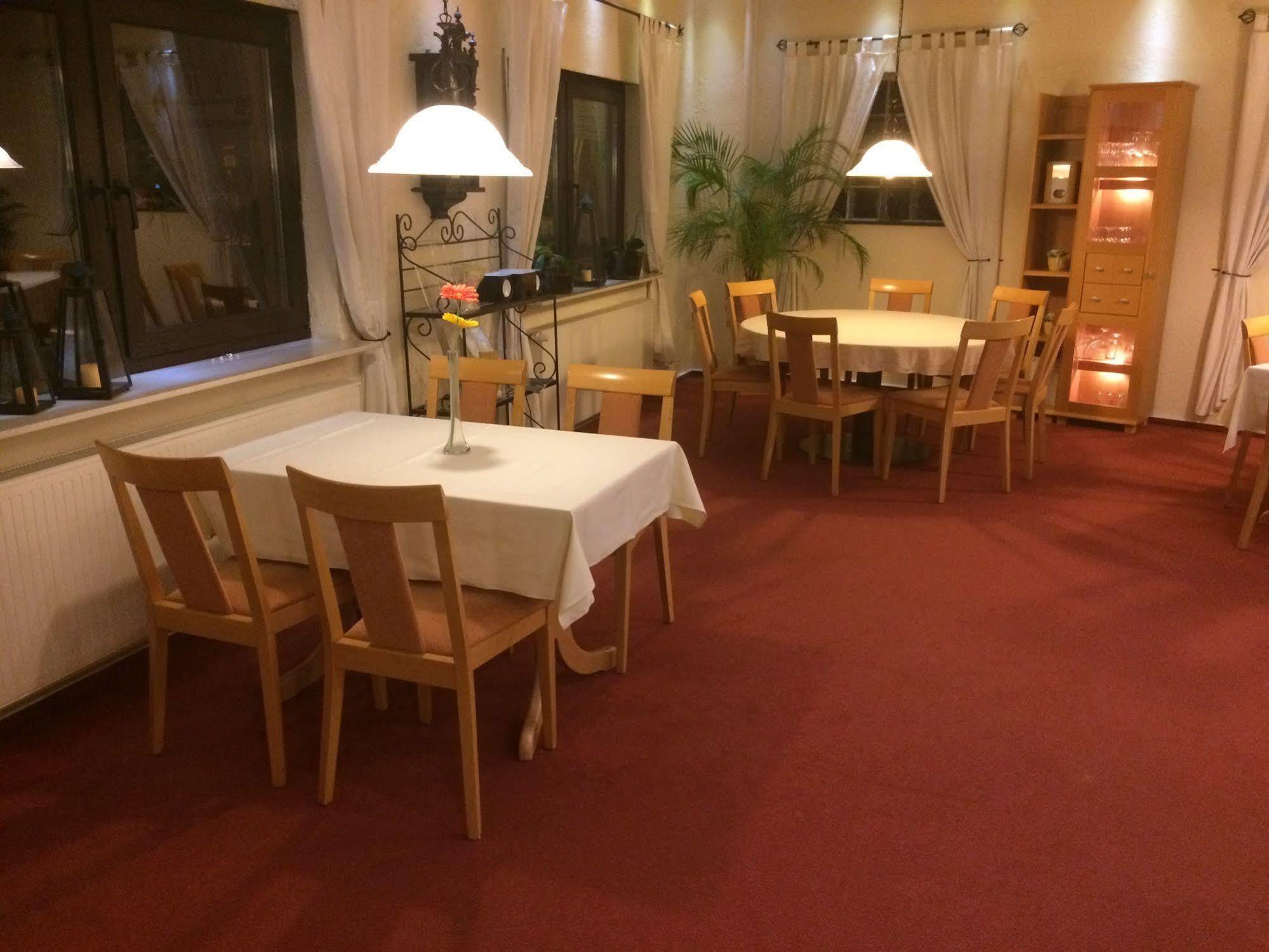 祖姆施纳克尔酒店 威斯巴登 外观 照片